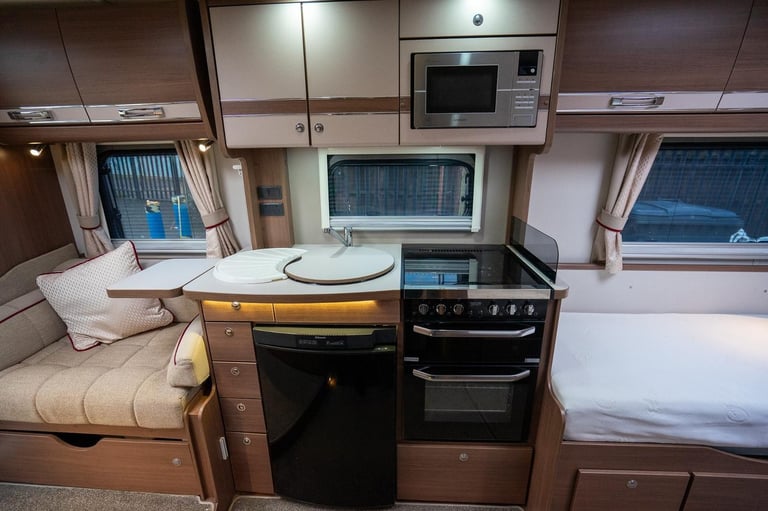 Elddis Majestic 285 - 4 Berth Luxury Motorhome, End Washroom, Twin Fixed Beds