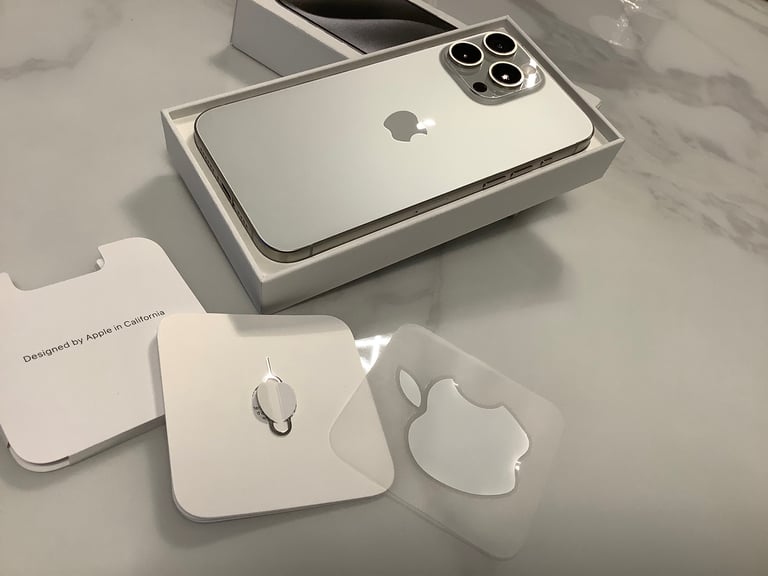 AS NEW iPHONE 15 PRO MAX 256GB WHITE TITANIUM UNLOCKED BOXED 