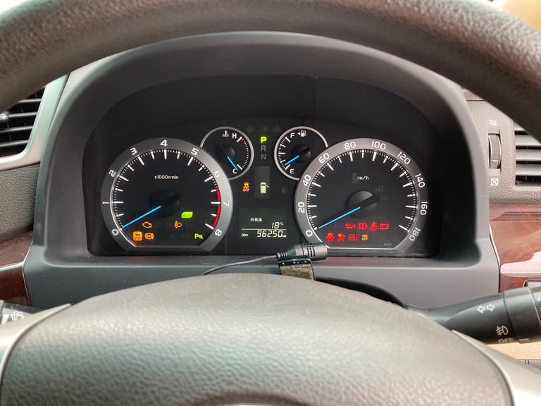 2012 Toyota Vellfire 2.4 PETROL AUTO  8 seater Air con  Apple Carplay &amp; Satnav