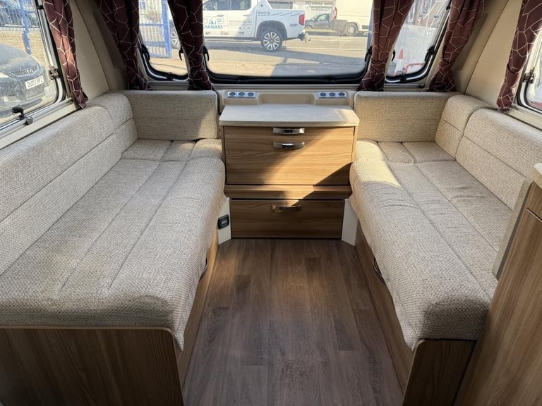 2020 SWIFT Challenger x835 4 Berth fixed island bed