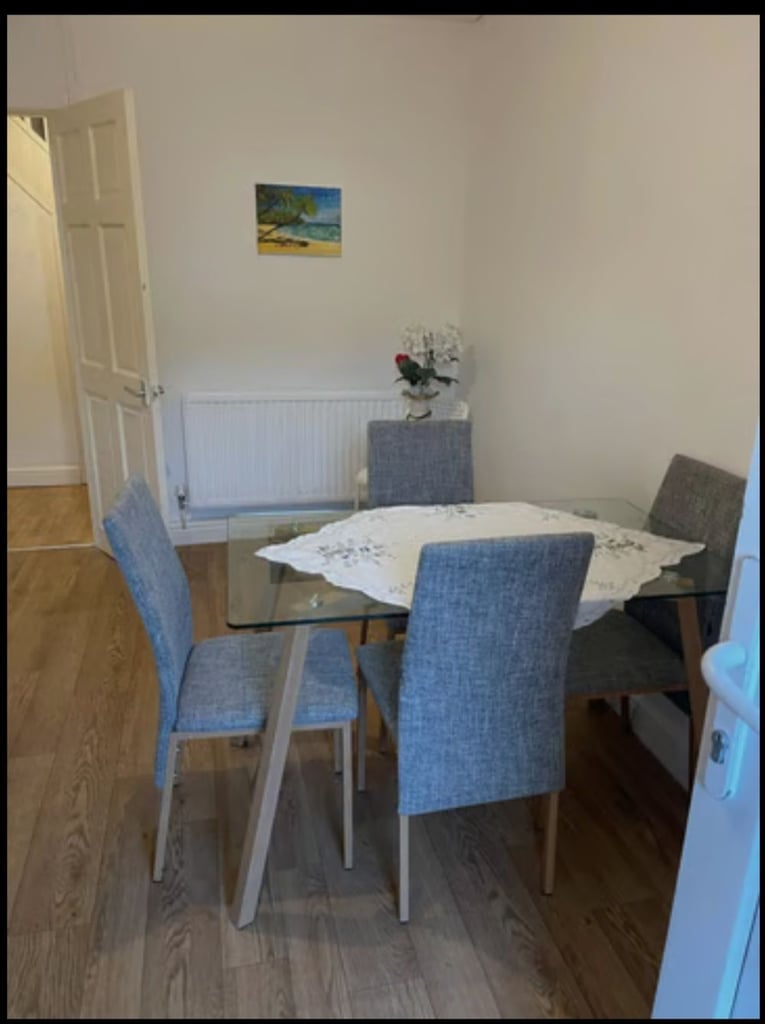 Double room immediately available to rent in Swansea SA5 5DN 