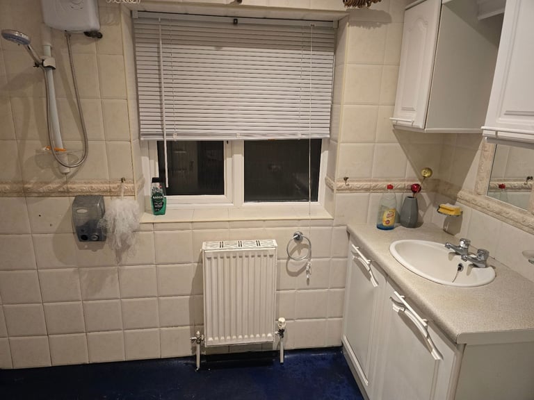 Lovely Room & Flat to rent Highworth Swindon