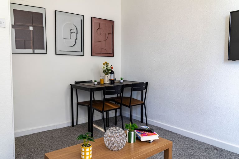 Flat 3 Blackpool | Furnished 1-BR Flat in Blackpool | Wi-Fi, Kitchen
