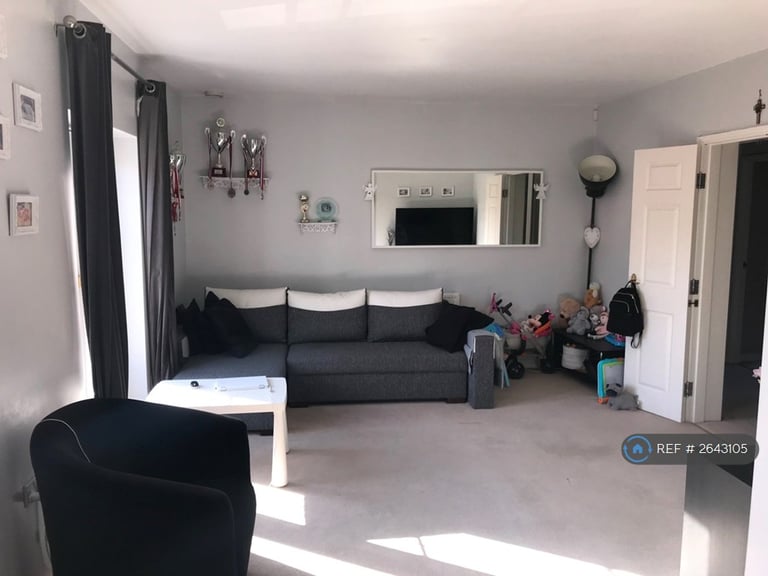 2 bedroom flat in St. Peters Way, Stratford-Upon-Avon, CV37 (2 bed) (#2643105)
