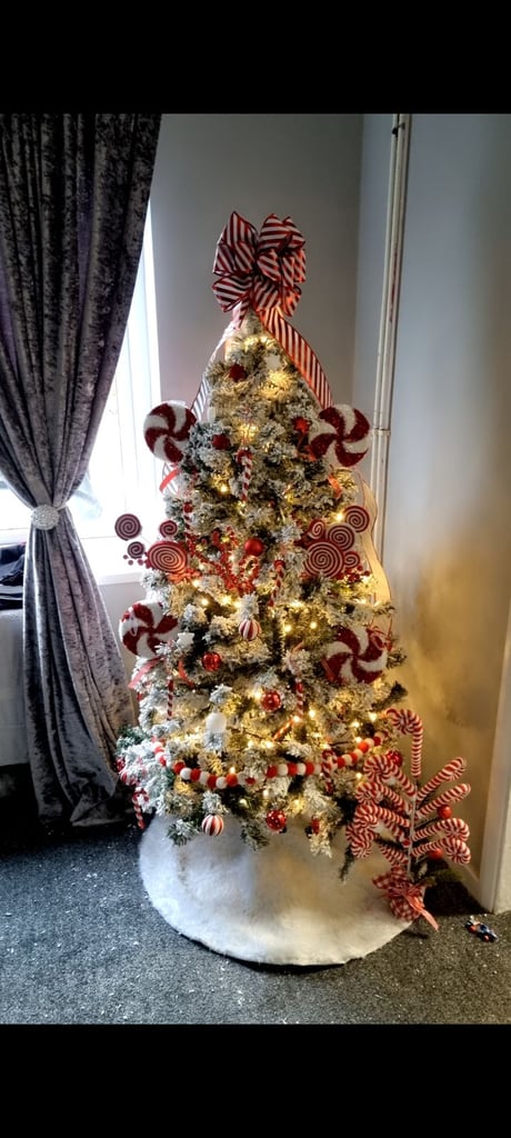 5ft snow tree with decorations 