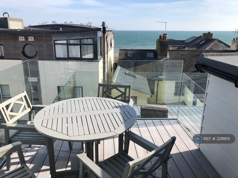 2 bedroom flat in Sandgate High Street, Sandgate, Folkestone, CT20 (2 bed) (#2291615)