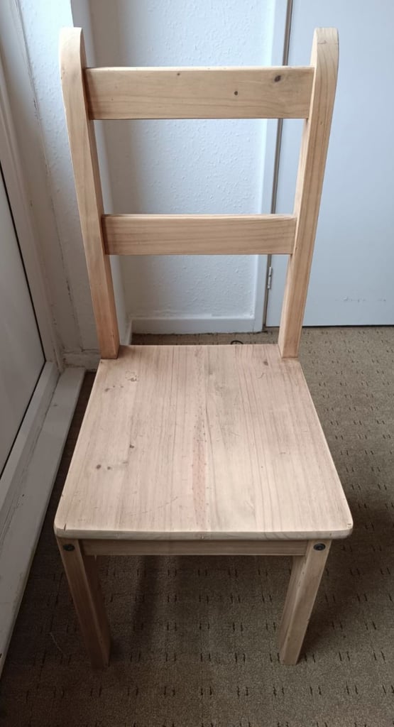 4 Wooden Chairs