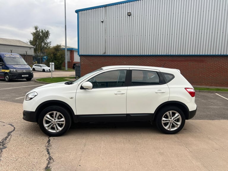 Nissan Qashqai 1.6 Acenta 2WD Euro 5 (s/s) 5dr Petrol Manual - Image 3