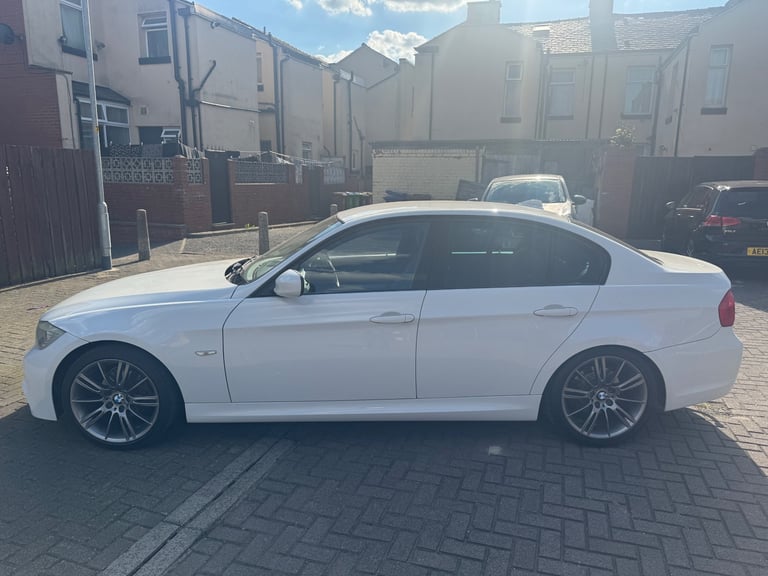 BMW, 3 SERIES, Saloon, 2011, Manual, 1995 (cc), 4 doors