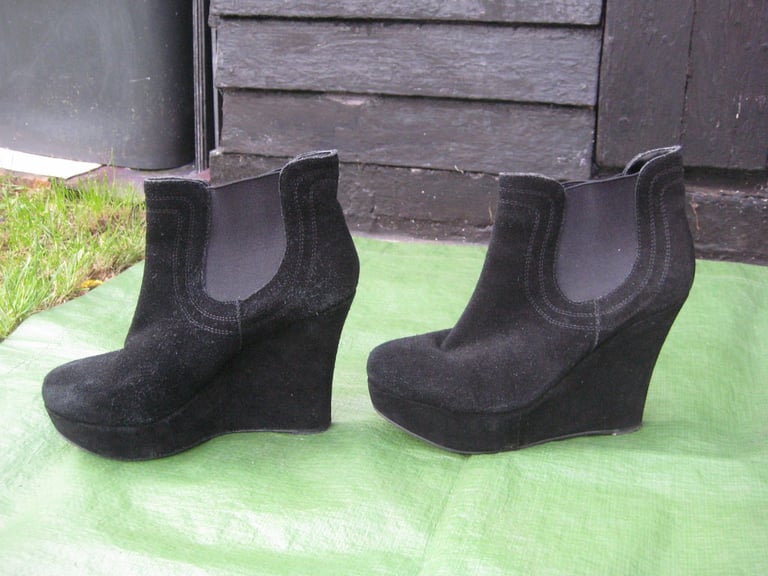 Pair of Dune Black Suede Platform Ankle Boots UK Size 5 for £3.00
