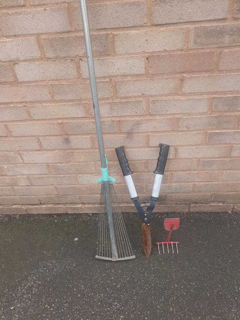 Fold Up Rake, Hedge Cutters & Small Shovel/Rake , Good Condition, Very Useful 