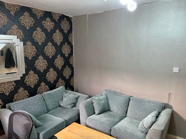 Cosy double room close to center and University. Starts from £135p/w