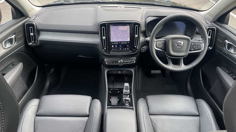2025 Volvo XC40 2.0 B4P Ultra Dark 5dr Auto SUV Petrol Automatic
