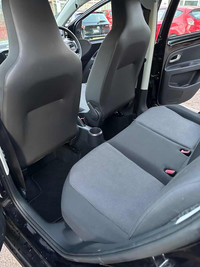Volkswagen, UP, Hatchback, 2014, Manual, 999 (cc), 5 doors