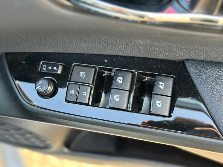 2018 Toyota Prius 1.8 Hybrid Automatic 5dr 5 Seats Hatchback Petrol/Electric Hybrid Automatic