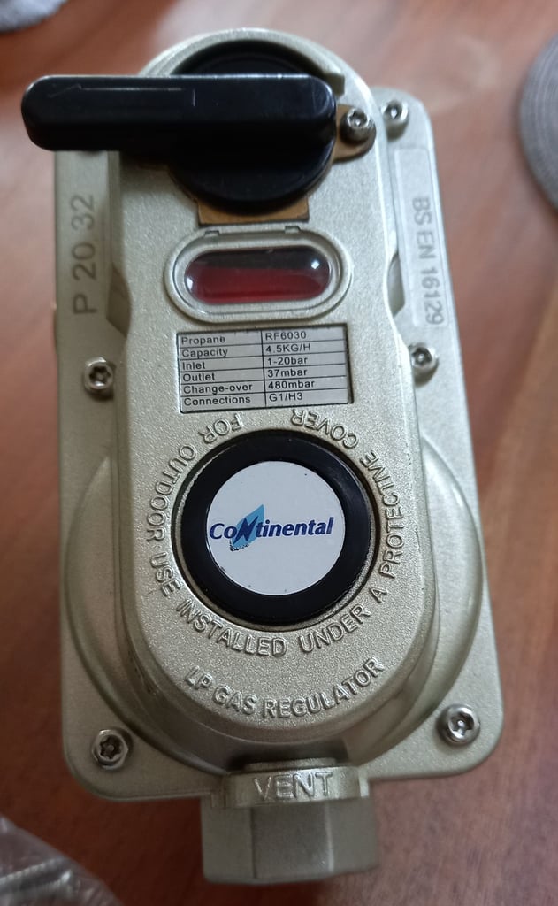 CONTINENTAL BRAND AUTOMATIC LPG CHANGEOVER REGULATOR. UNUSED, BEEN IN SHED.  RF6030. 