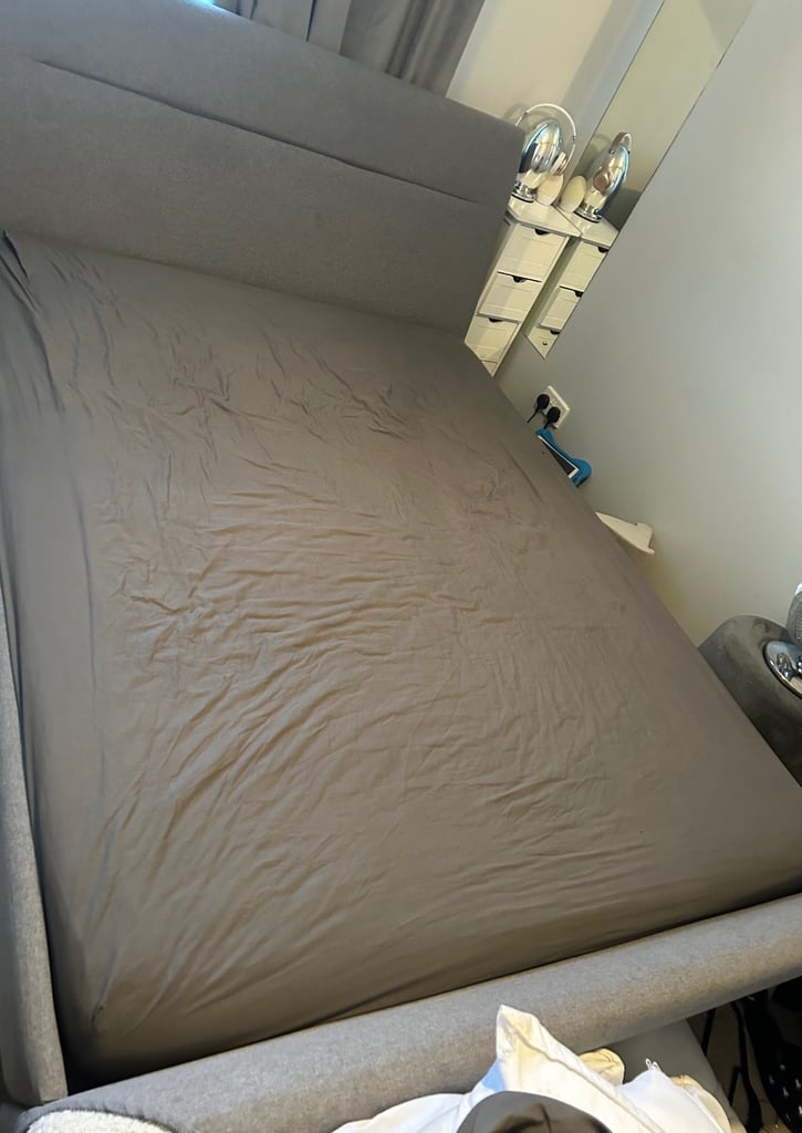 King size bed 