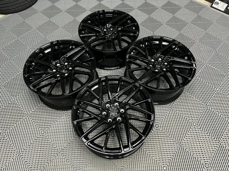 19" Motion R VS8 Alloy wheels Ford Transit Custom Van centre bore 74.5 6x120 Gloss Black