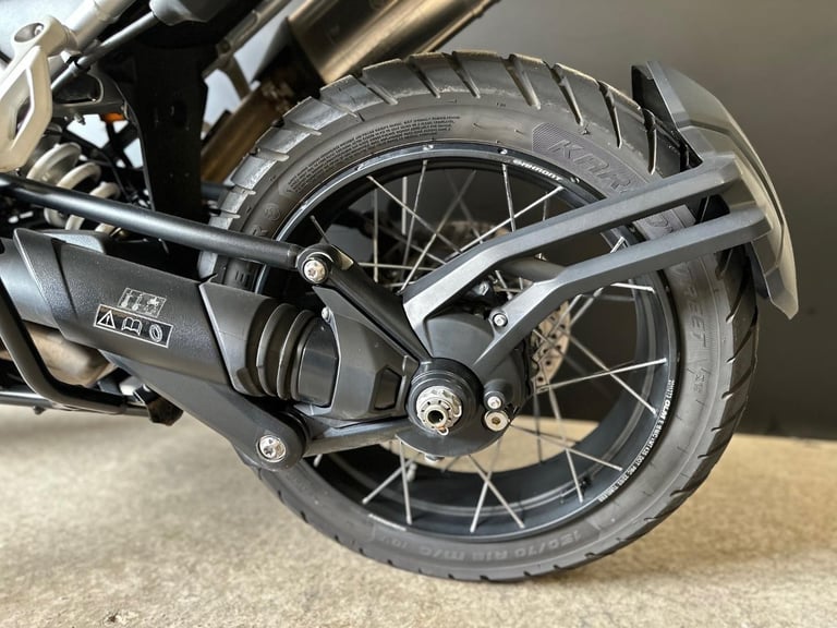 STUNNING ONE OWNER 2023/23 TRIUMPH TIGER 1200 RALLY PRO MOTORCYCLE 