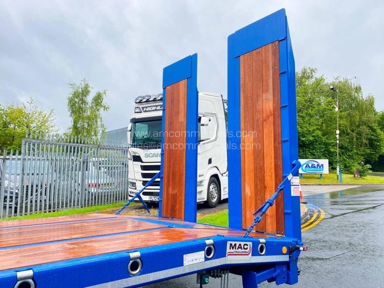 MCCAULEY TANDEM AXLE DRAWBAR LOADER 