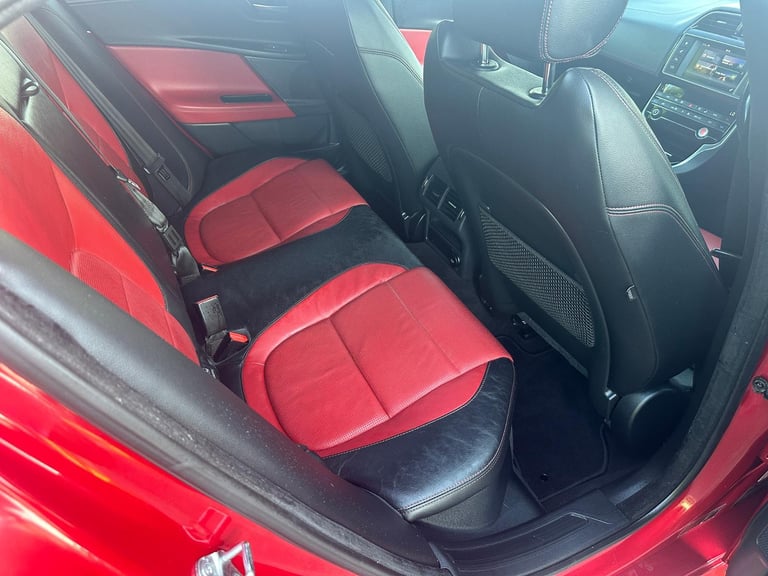 2017 Jaguar XE 2.0 180 BHP / 8 SPEED AUTO / R-SPORT EDITION  / TWO-TONE LEATHER 