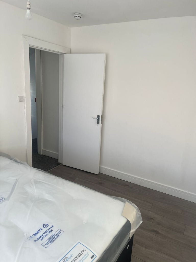 Spacious & Cosy Ensuite room for Rent UB5 6LQ