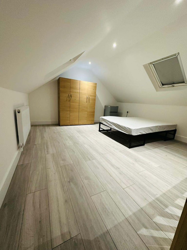 image for DOUBLE ROOM AVAILABLE NOW Shelbourne Road, N17  – walking  minutes from station