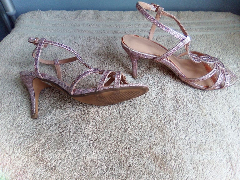 Gorgeous Glittery Sandals size 4