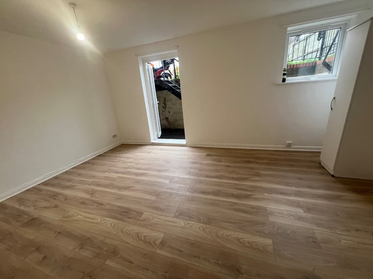 Brand New, Luxury, 1 Bed Garden Flat, 20 Mins To Central London 