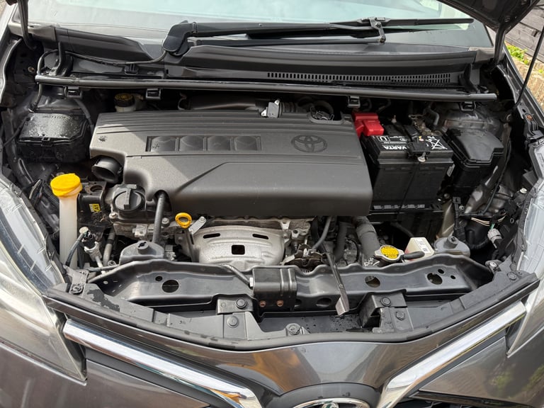 Toyota, YARIS, Hatchback, 2015, Manual, 1329 (cc), 5 doors