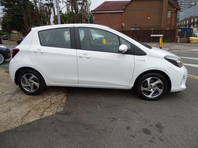 2015 Toyota Yaris 1.5 VVT-h Icon Hatchback 5dr Petrol Hybrid E-CVT Euro 6 (101 ps) HATCHBACK Petr...