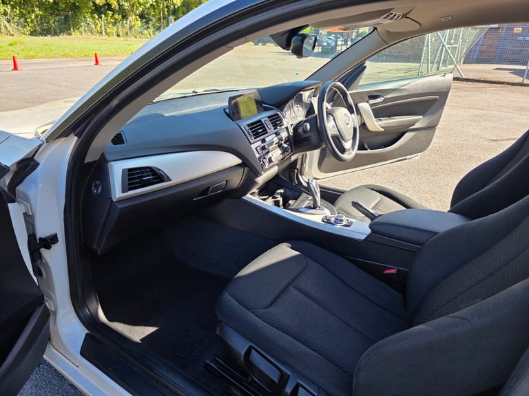 2016 BMW 2 Series 218i SE 2dr Step Auto 8 SPEEDS, NEW SHAPE, PETROL, WHITE COUPE Petrol Automatic