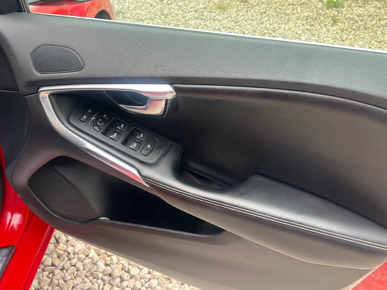 VOLVO V40 1.5 R-Design T3 Red Auto Petrol 2016