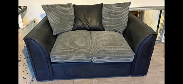 Bargain 2 seater sofa in great condition 