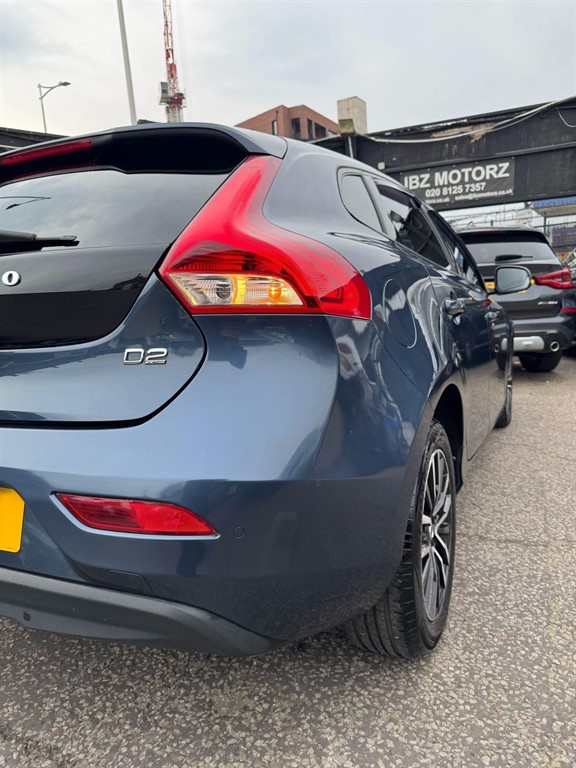2018 Volvo V40 2.0 D2 Momentum Nav Plus Auto Euro 6 (s/s) 5dr Hatchback Diesel Automatic