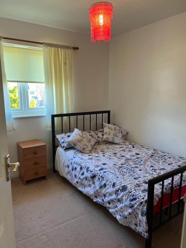 LARGE ROOM FOR RENT