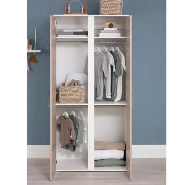 Silvercross Cotbed, Wardrobe & Drawers