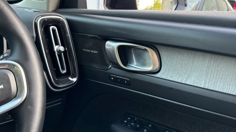 2025 Volvo XC40 Ultra, B4 Mild hybrid, Petrol, Dark Estate Petrol Automatic