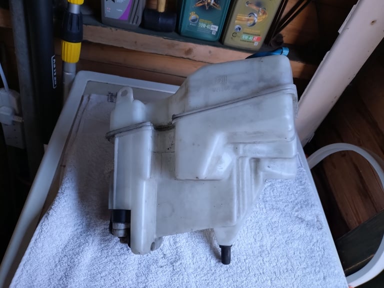 *** FOR SALE *** Toyota Corolla screen wash tank 