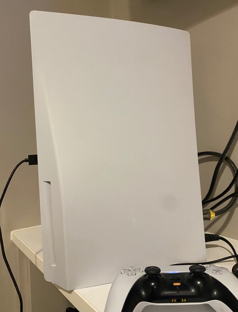 PlayStation 5 Disc Edition Console, 825 GB - Controller - Speakers