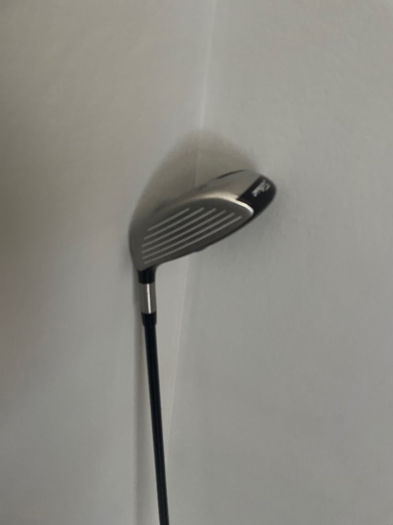 TITLIEST 909 F2 13.5 DEGREE FAIRWAY WOOD WITH A GRAPHITE REGULAR SHAFT