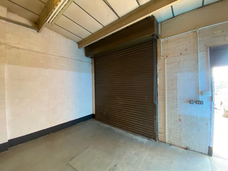 Small secure unit with parking, 750SQF WITH car park in a great location NG7 2AB 
