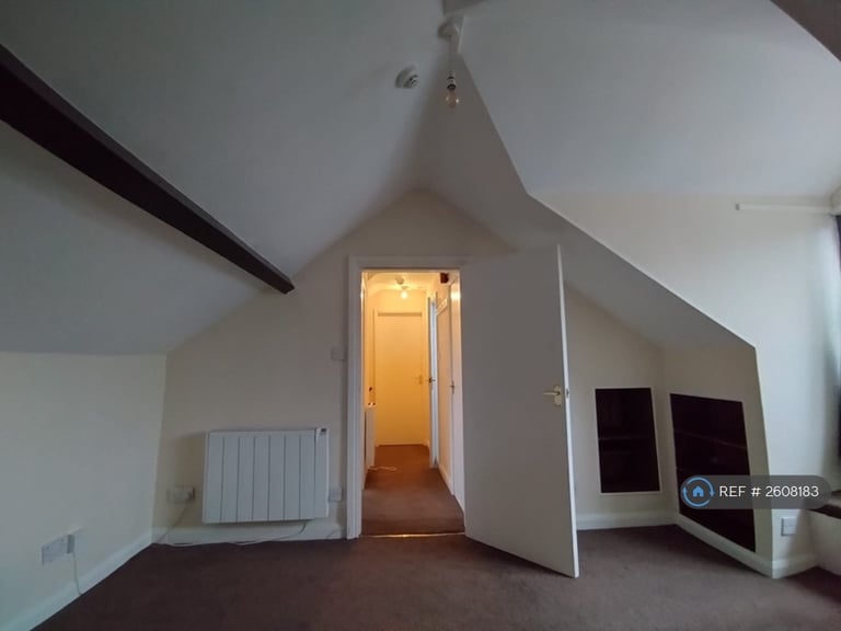 1 bedroom flat in Craig Walk, Bowness On Windermere, LA23 (1 bed) (#2608183)