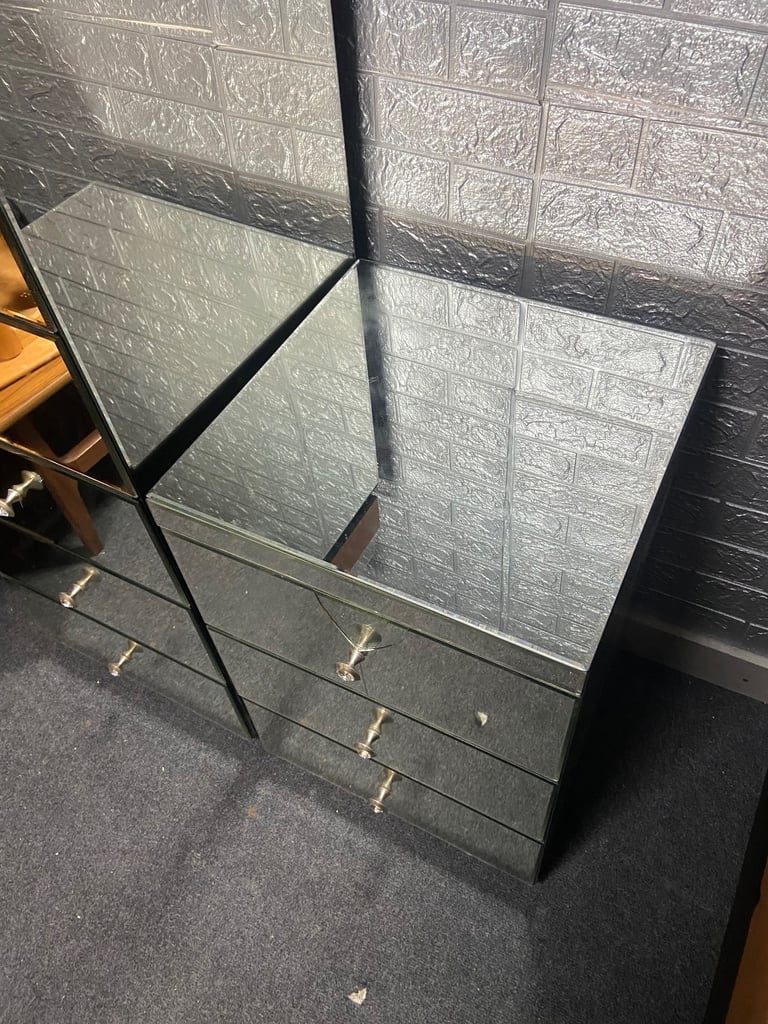 Mirrored chest of drawers & bedside 