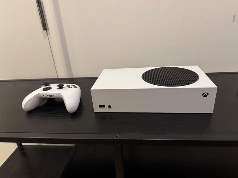 Xbox Series S + 1 controller + cables in excellent condition for sale in Hackney