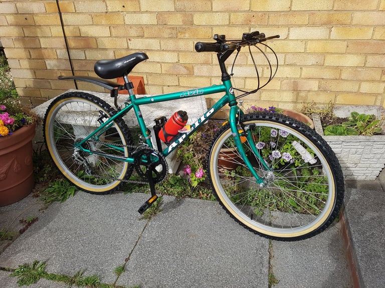 image for BOYS 24" WHEEL BIKE 14" FRAME IN GOOD WORKING CONDITION AGE 9+