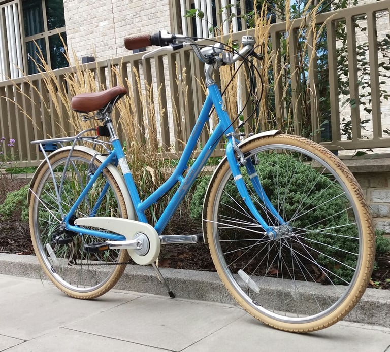 Victoria Pendleton Blue Bike Pendleton Littleton Ladies Bike Top