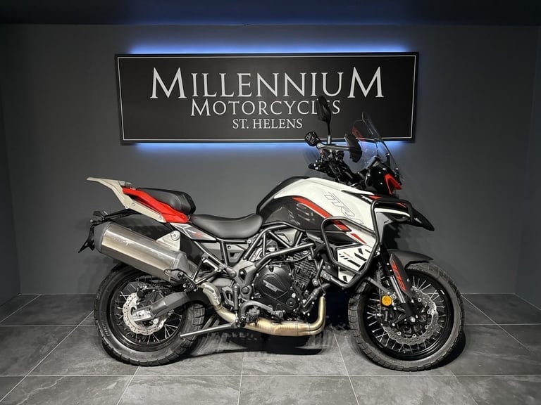 BENELLI TRK 702X ADVENTURE BIKE WITH FREE LUGGAGE GREAT TOURING MOTORBIKE