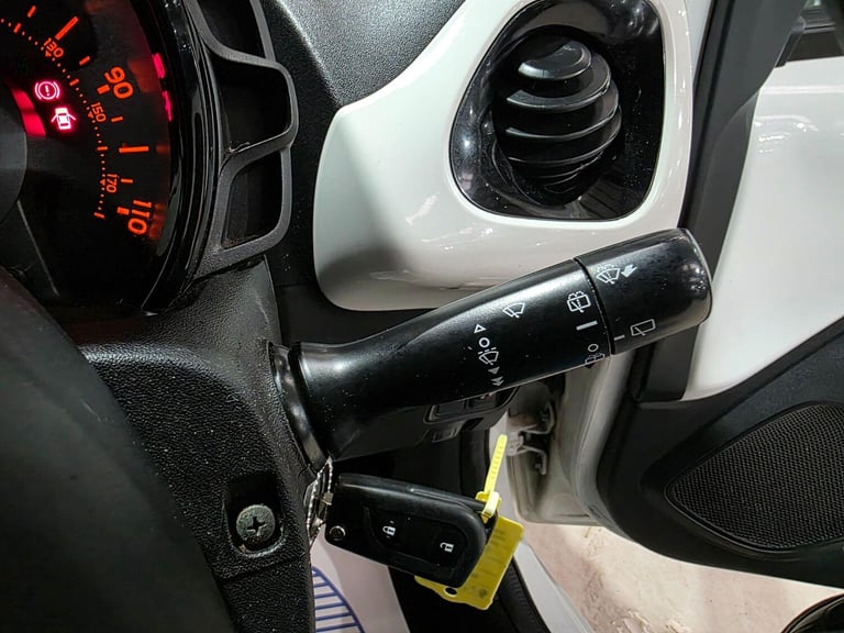 2015 Toyota AYGO 1.0 VVT-i x-pression x-wave x-shift Euro 5 5dr Euro 5 HATCHBACK Petrol Automatic