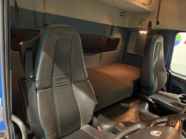 Volvo FM 330 6x2 Rear Lift Sleeper Cab Curtainsider